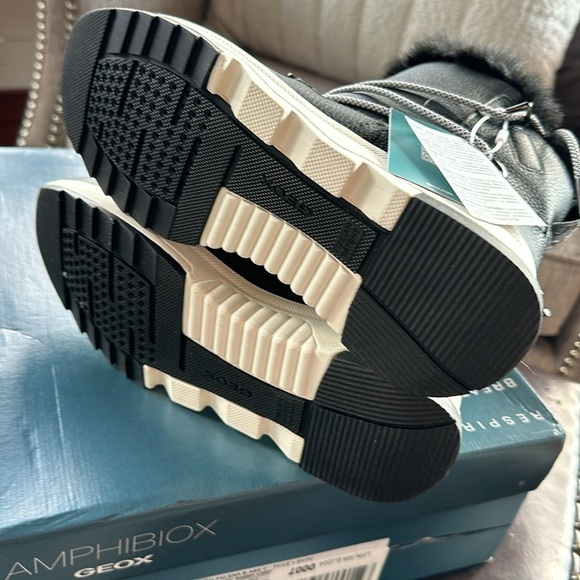 Geox Falena ABX 13
MODEL NUMBER: 9614386 women’s size 7 new with box. - Picture 5 of 6